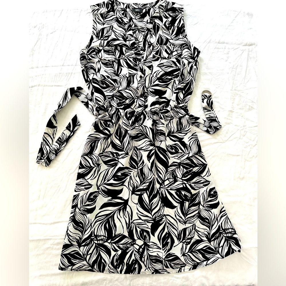Mossimo Size Small, Sleeveless, Belted Very Cute! Great for Travel